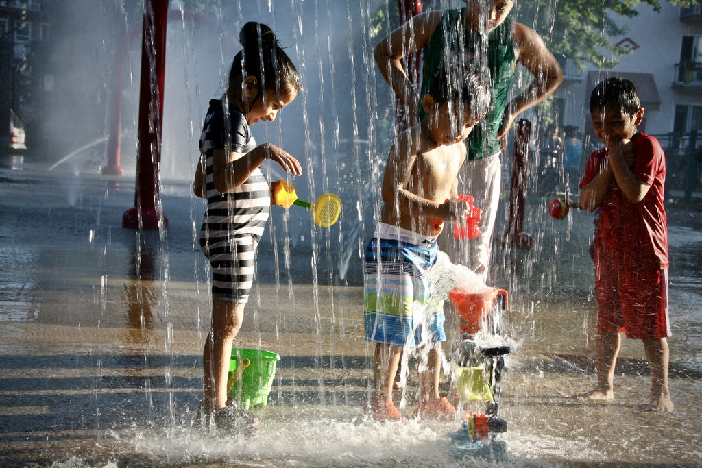 children playing sprinklers
